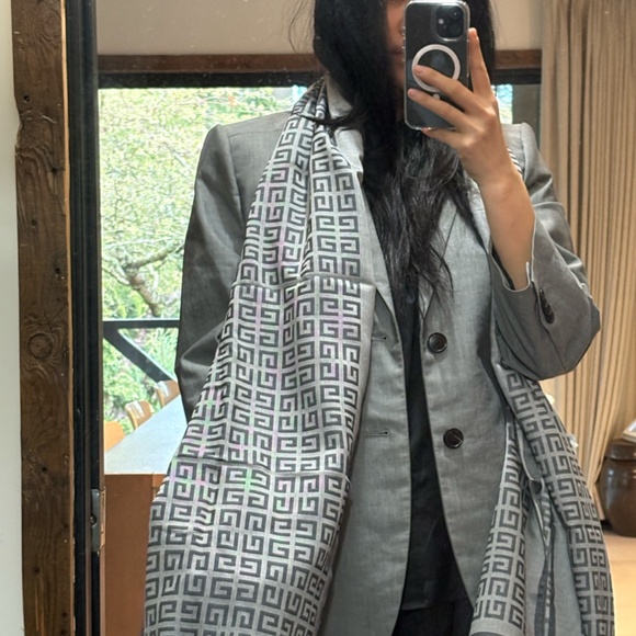 Givenchy scarf - Picture 2 of 4